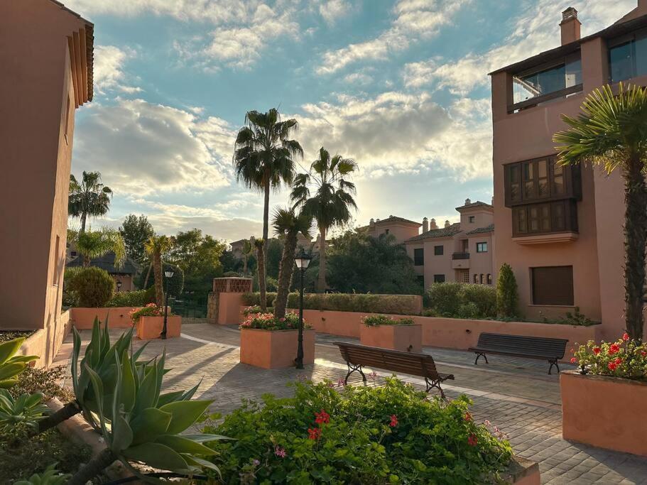 Costal Bliss Apartment Estepona Bagian luar foto