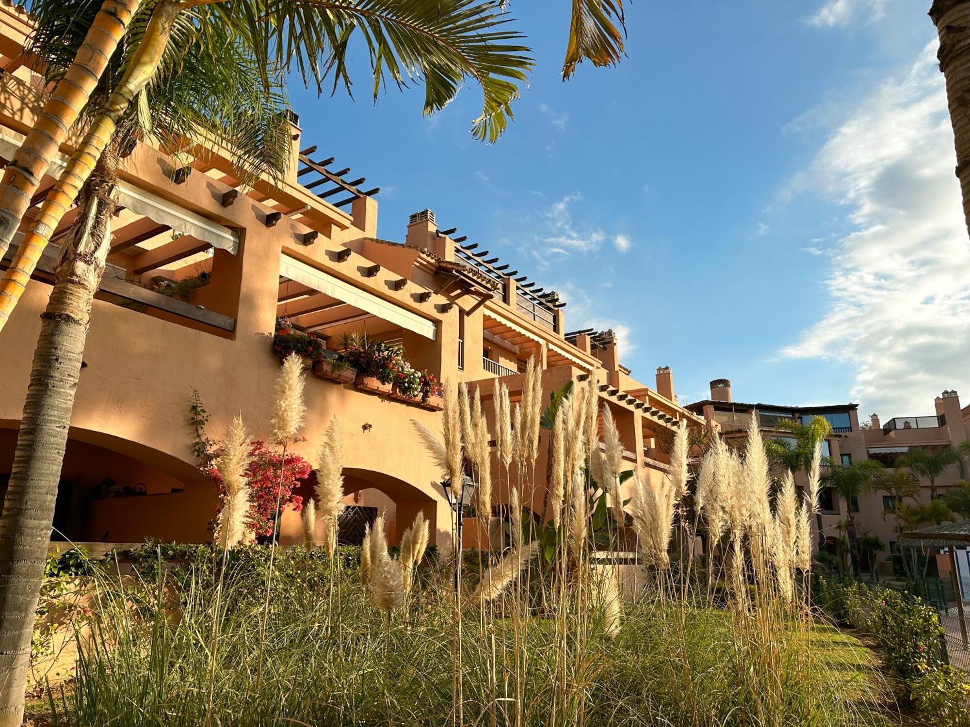 Costal Bliss Apartment Estepona Bagian luar foto